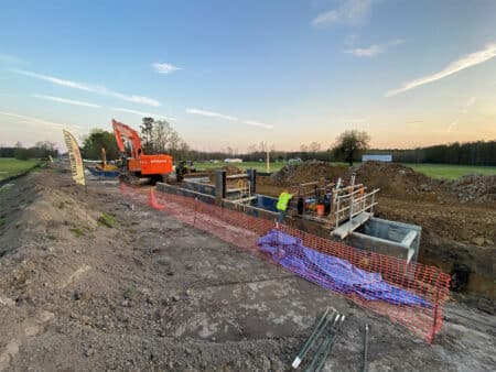 Kings Bluff Raw Water Main new pipe install operation